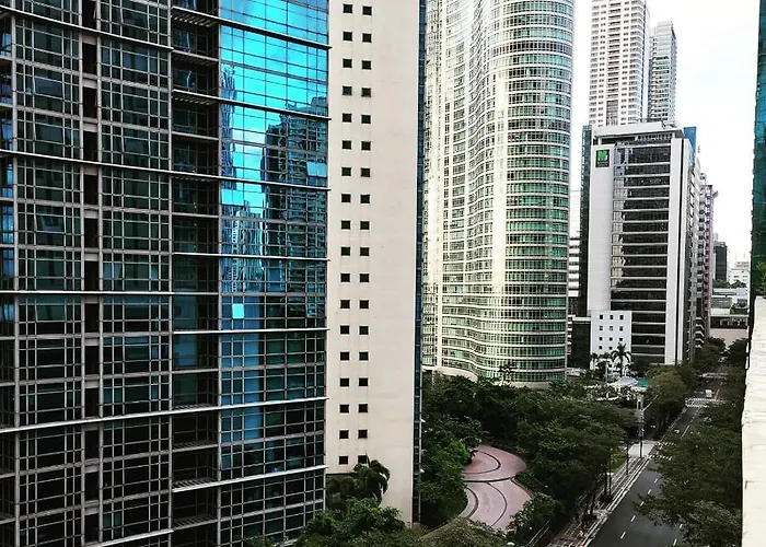 The Traveler's Nook Bgc Taguig * Manila
