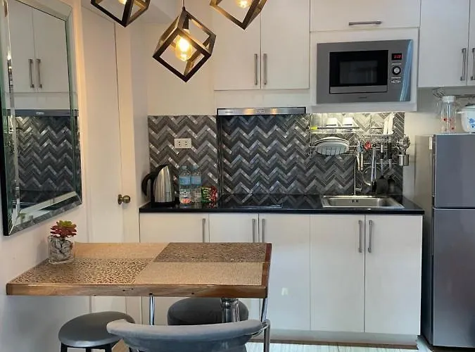 The Traveler's Nook Bgc Taguig Apartahotel *